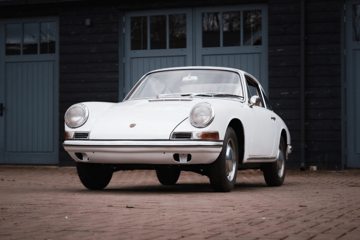 PORSCHE 911 - 1965 vue de face