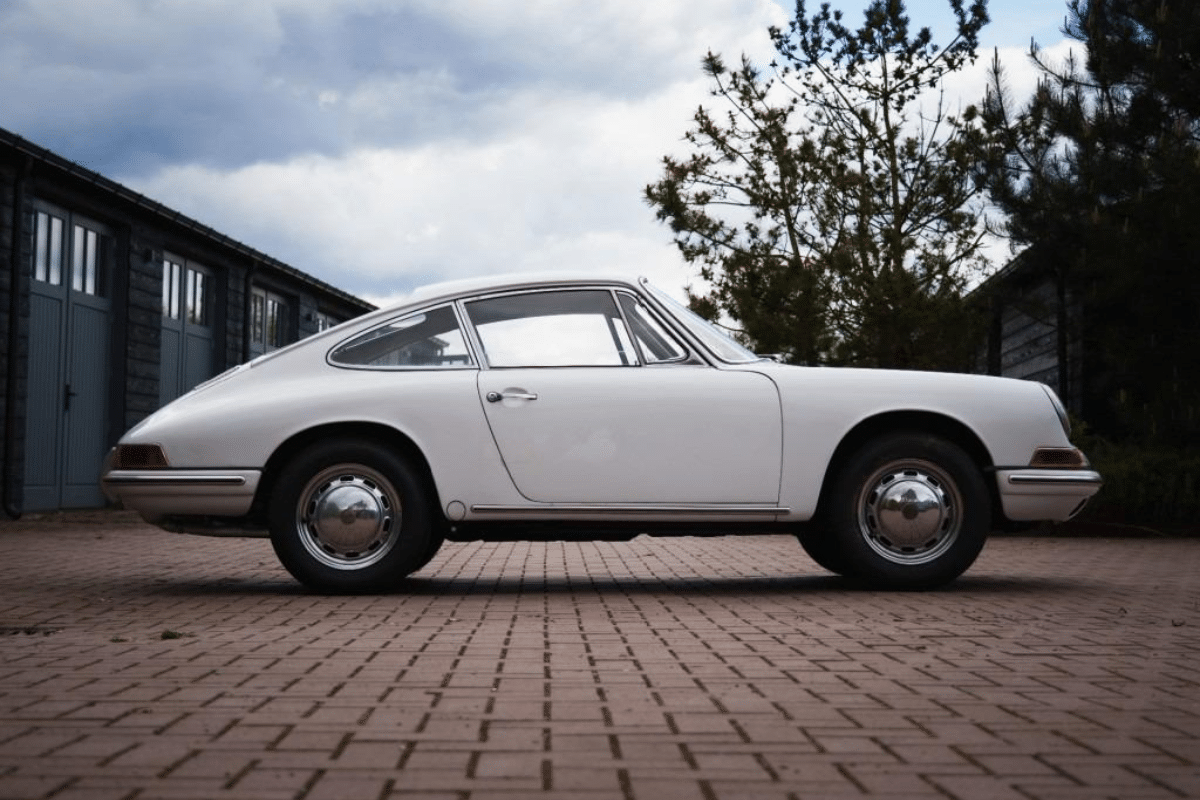 PORSCHE 911 - 1965 vue de profil