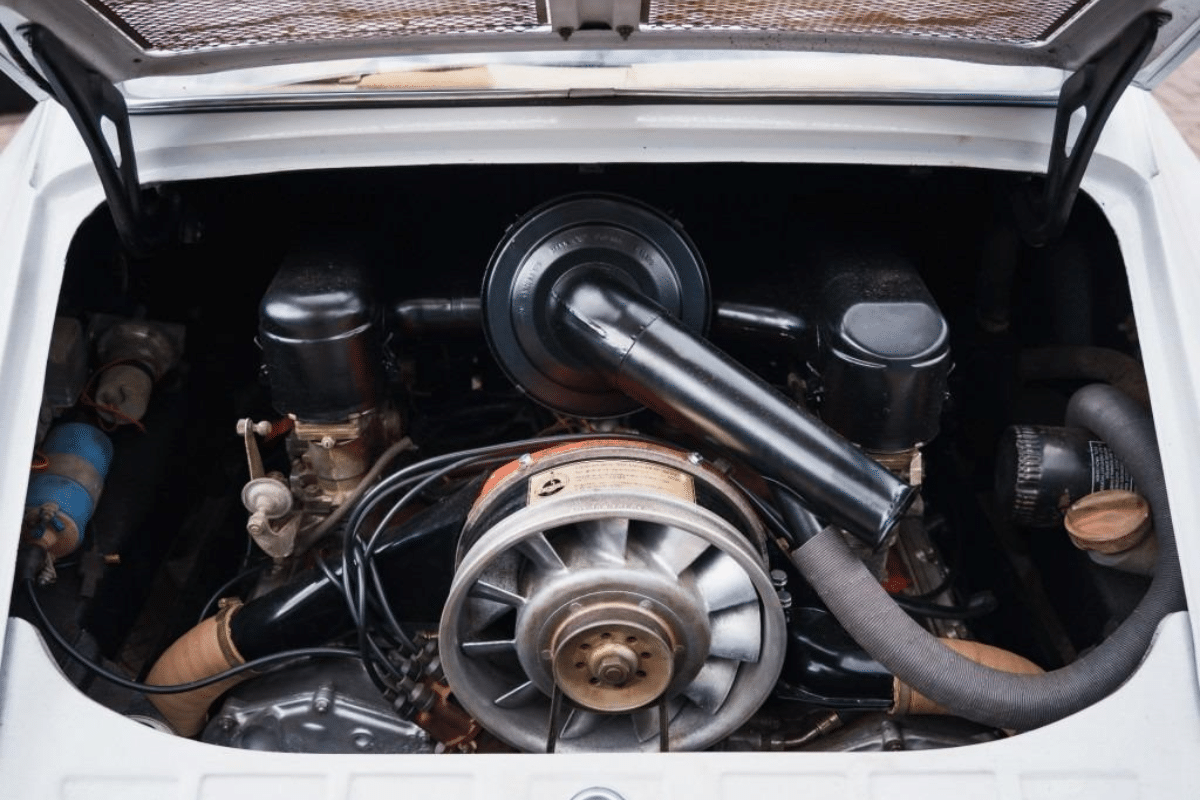 PORSCHE 911 - 1965 vue du moteur