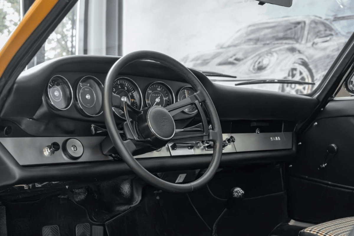 PORSCHE 911 - 1967 vue du volant