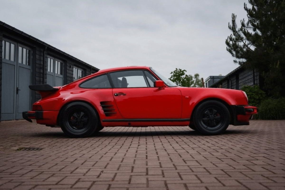 PORSCHE 911 - 1986 vue de profil