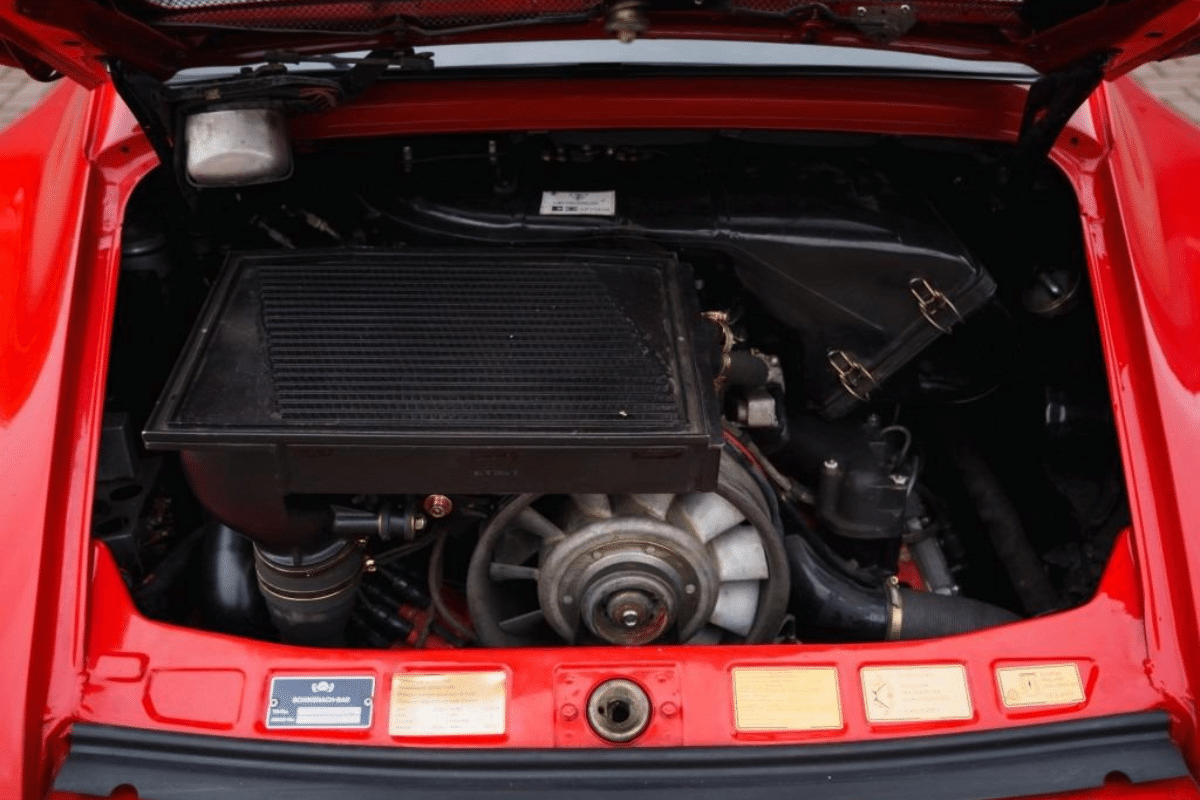 PORSCHE 911 - 1986 vue du moteur