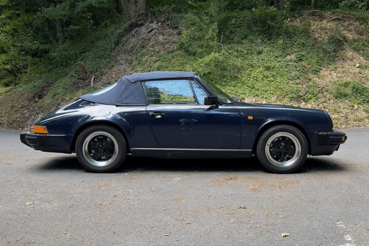 PORSCHE 911 3.2L Cabriolet - 1985 vue de profil