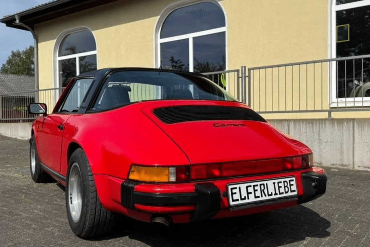 PORSCHE 911 911 Targa 3L2 G50 - 1987 vue de derrière
