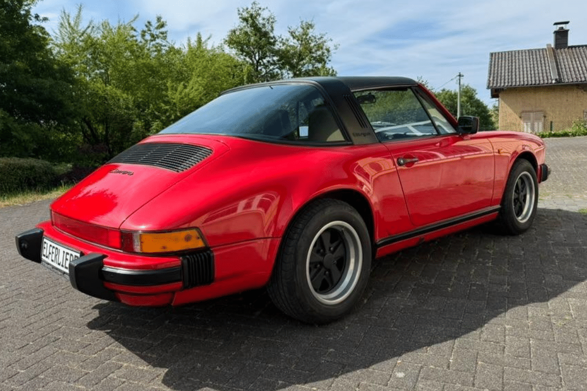 PORSCHE 911 911 Targa 3L2 G50 - 1987 vue de profil