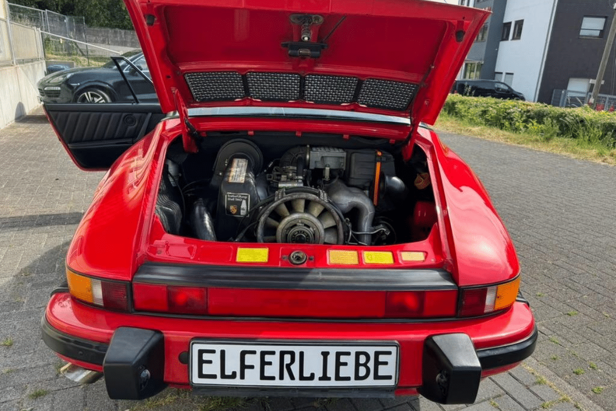 PORSCHE 911 911 Targa 3L2 G50 - 1987 vue du moteur