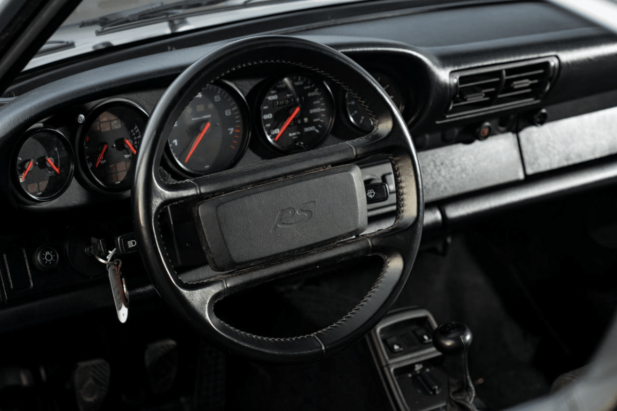 PORSCHE 911 964 RS - 1992 vue du volant