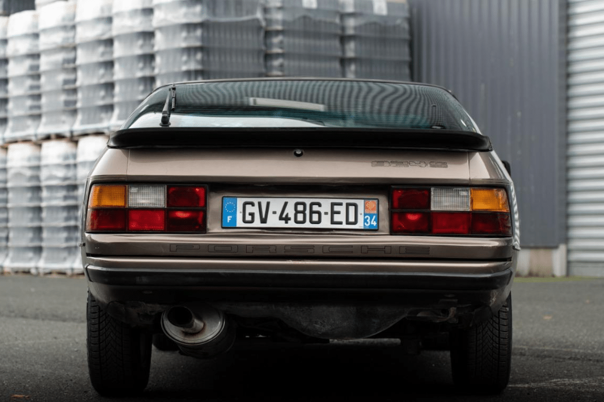 PORSCHE 924 - 1982 vue de derrière