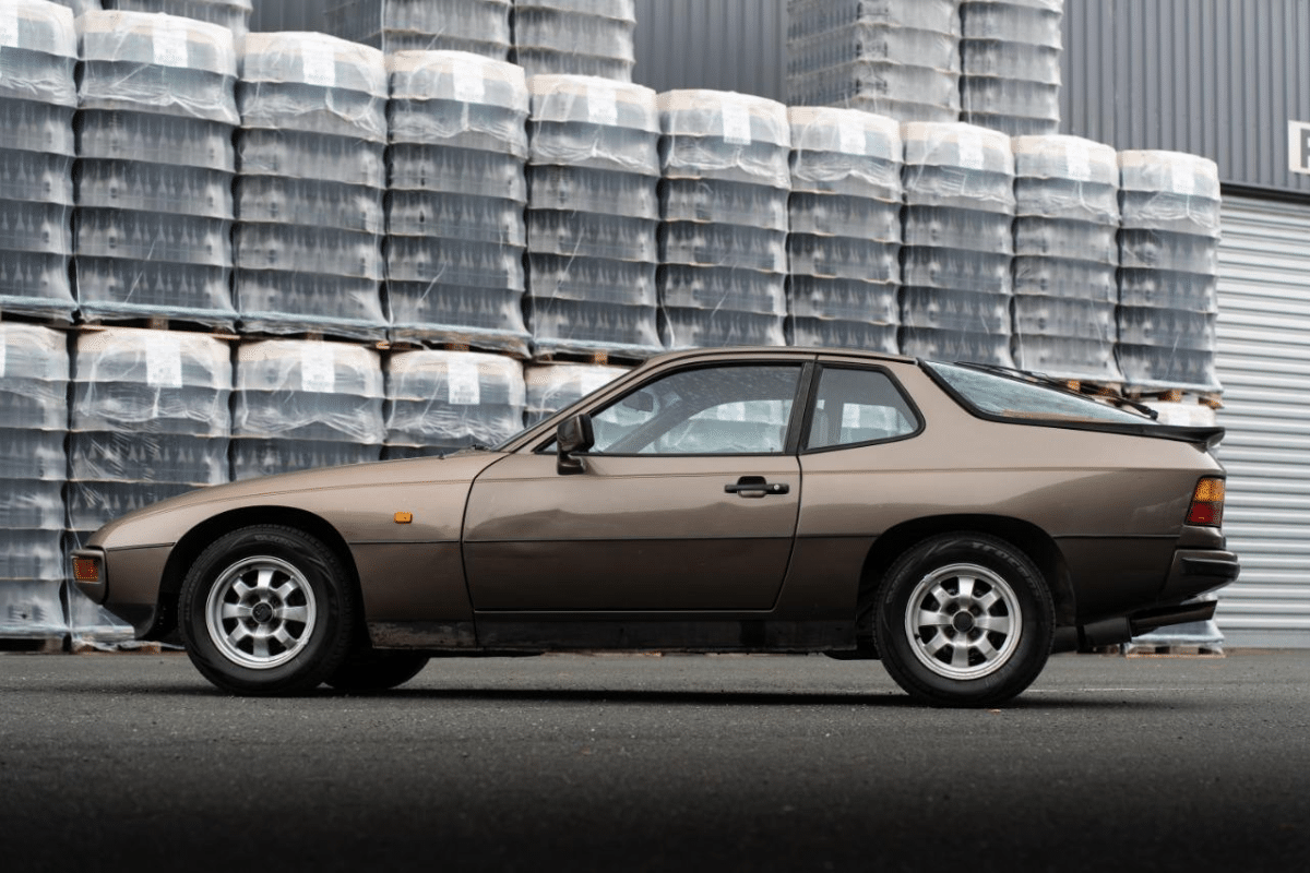 PORSCHE 924 - 1982 vue de profil