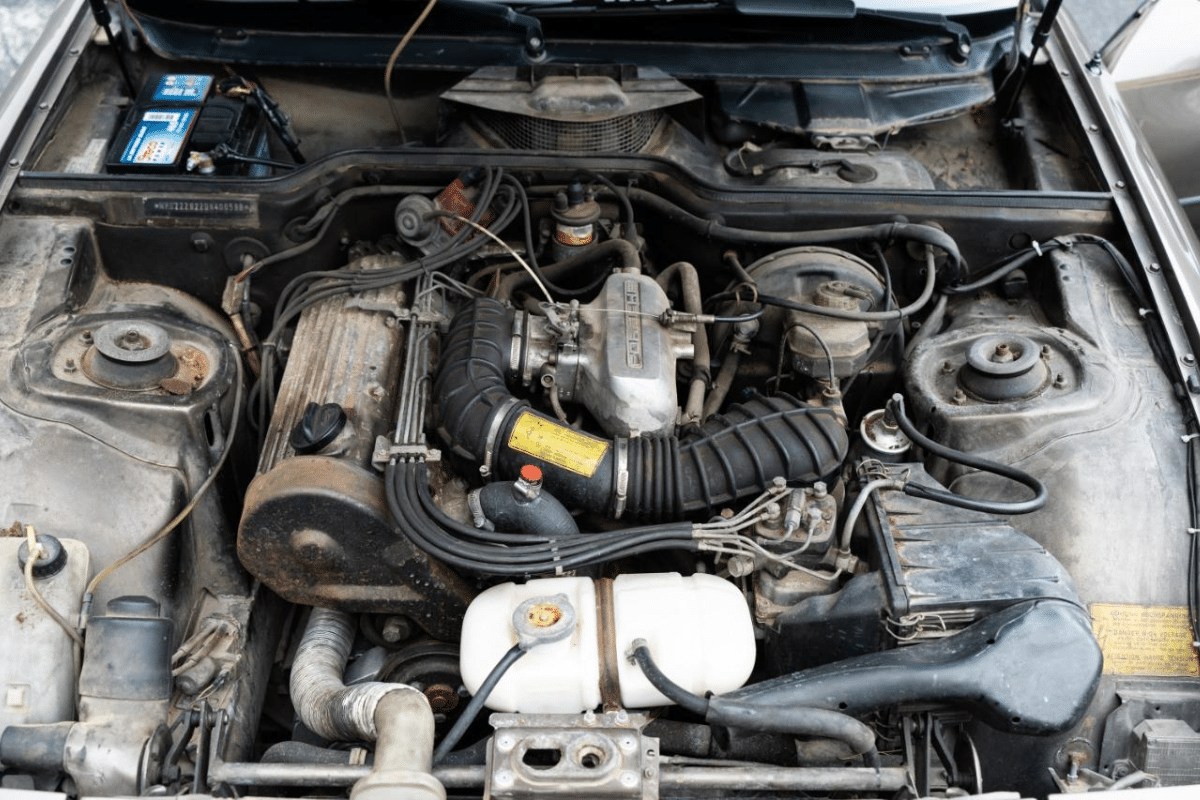 PORSCHE 924 - 1982 vue du moteur