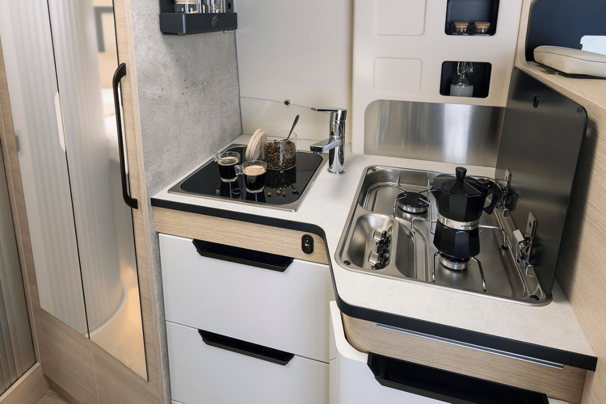 Rapido V62 intérieur cuisine