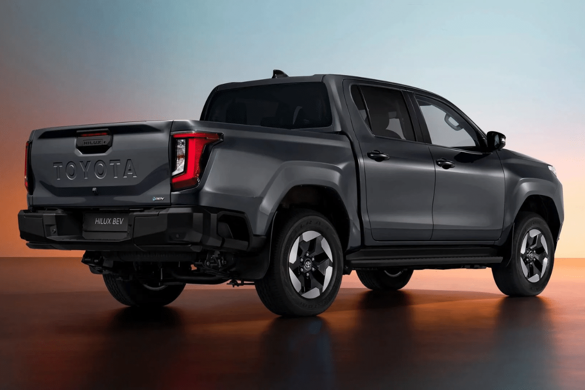 Toyota Hilux électrique vue arrière