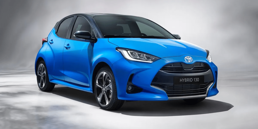 L’Europe s’entête avec des électriques hors de prix, pendant que Toyota sort une hybride à 209 €/mois et moteur inusable