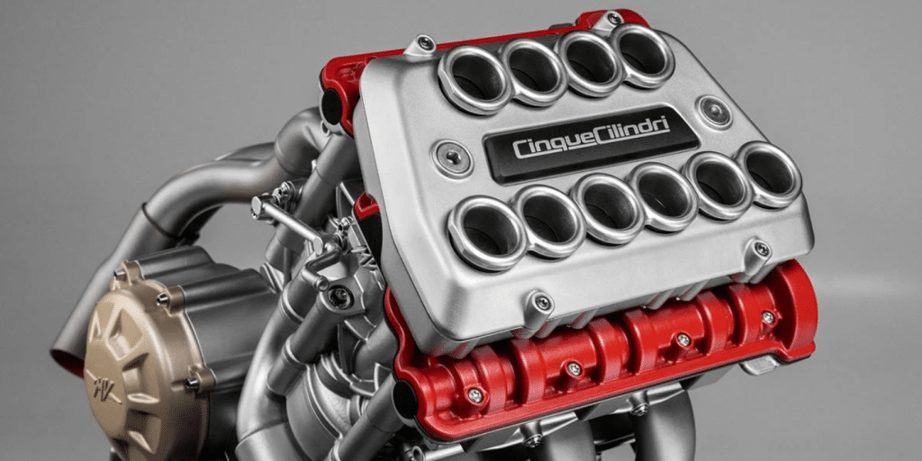 Découvrez ce moteur 5 cylindres de 240 ch qui veut sauver l’essence en Europe