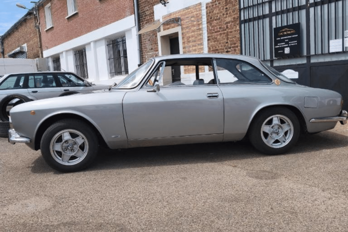 ALFA ROMEO 1750 COUPE BERTONE 1750 - 1970 vue de profil