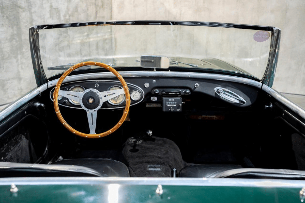 AUSTIN HEALEY 100 1006 - 1958 vue du volant