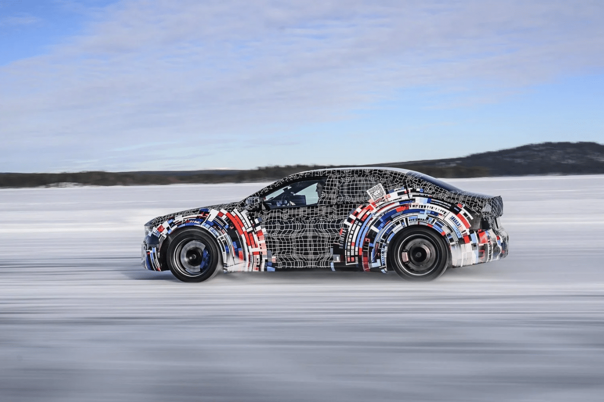 BMW M3 électrique vu de profil