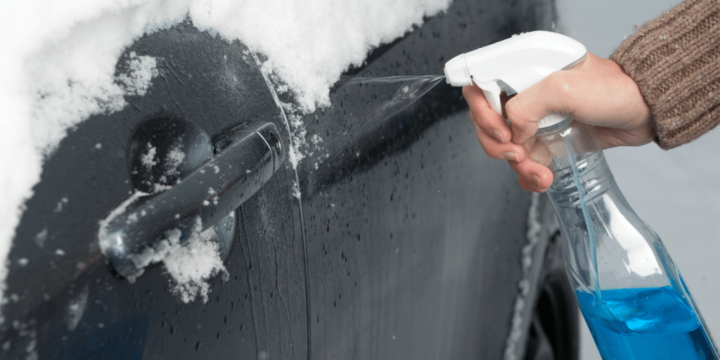Ces astuces simples pour dégivrer votre pare-brise vont changer vos matins d’hiver