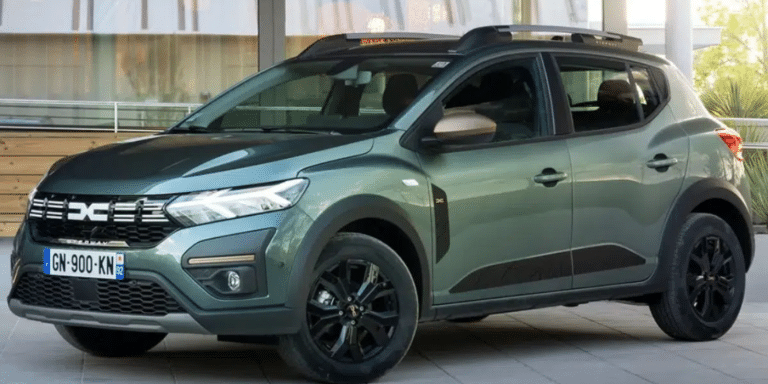 140 ch, une conso de 5 l/100 km et sous les 20 000 € : la Dacia Sandero hybride 2026 défie la Clio et la Yaris
