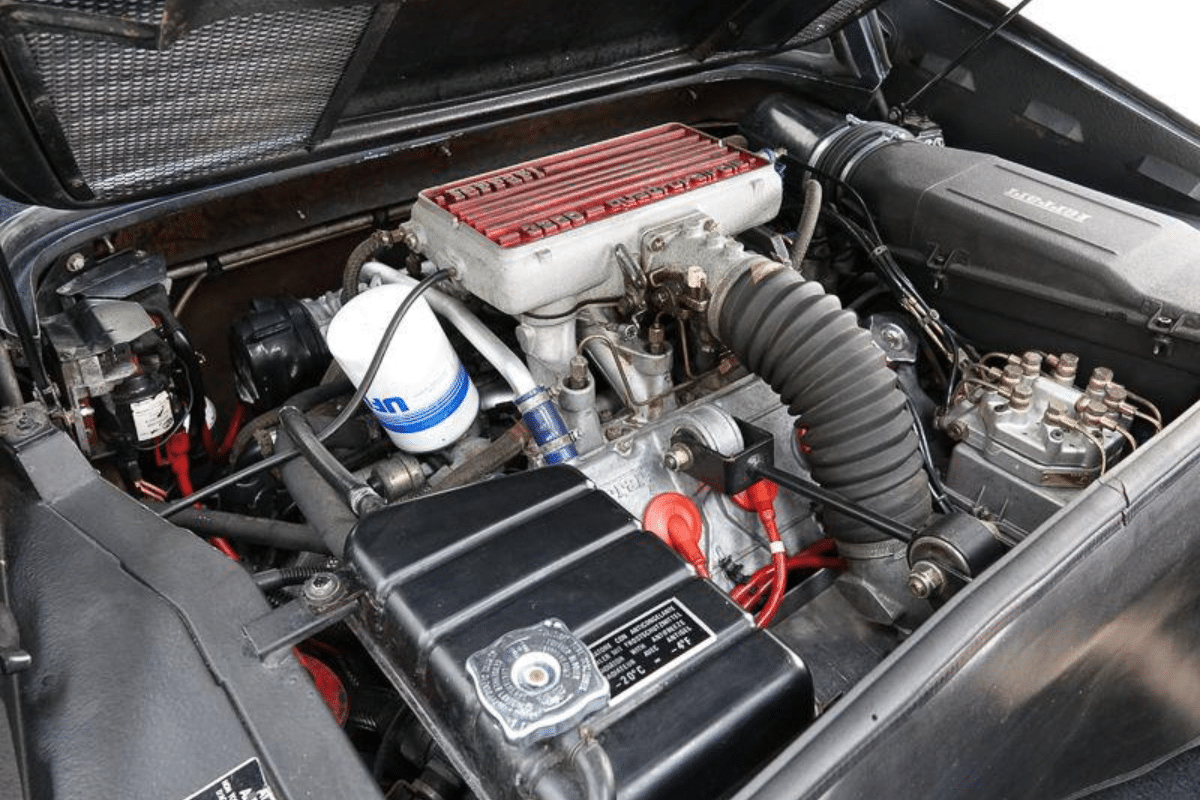 FERRARI 328 GTS ABS - 1988 vue du moteur
