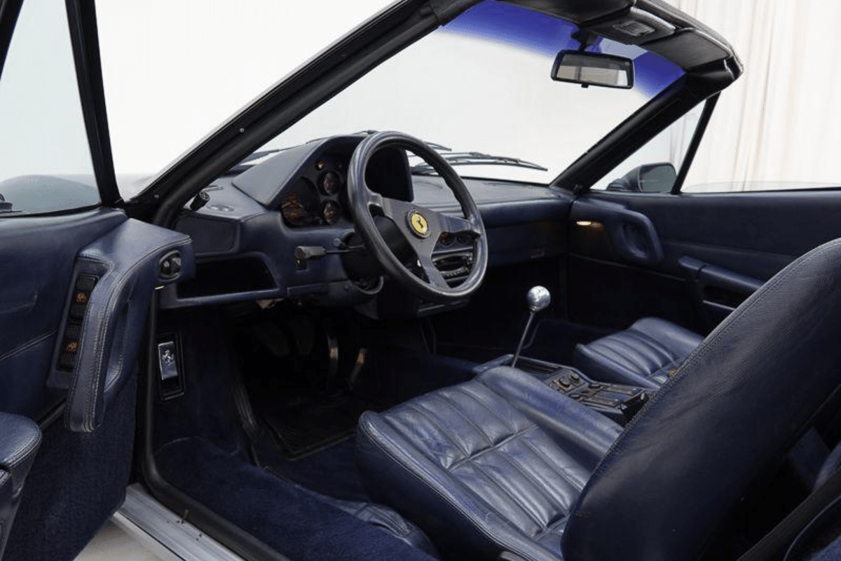 FERRARI 328 GTS ABS - 1988 vue du volant