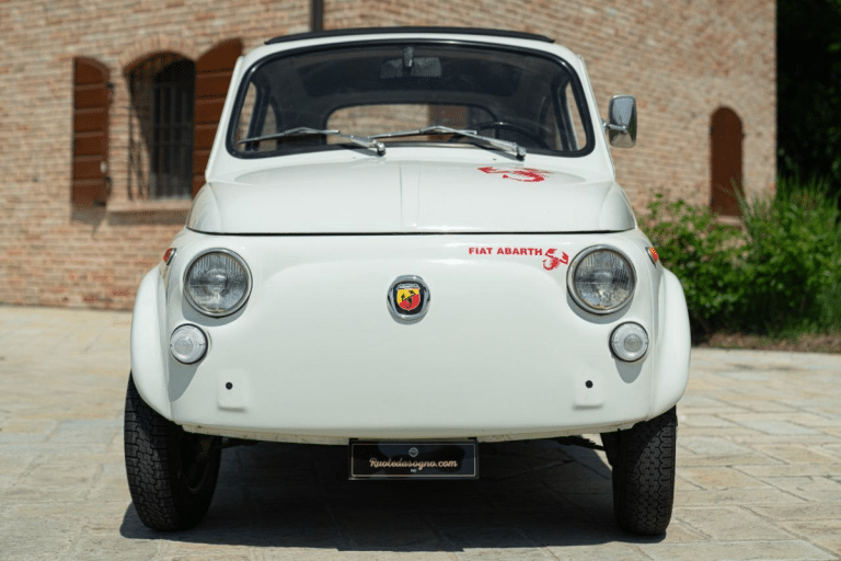 Édition spéciale, moteur Abarth et kilométrage de 12 954 km : cette FIAT 500 L « Replica Abarth 5 » de 1969 est à vend