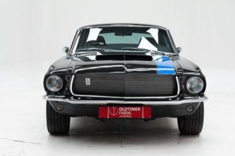 Moteur V8 de 4,948 cc, peinture Black-Blue et restauration complète : cette Ford Mustang Fastback de 1968 est à vendre