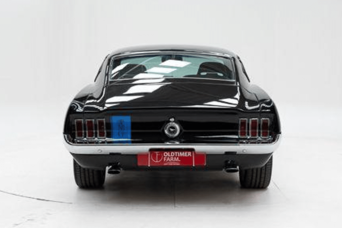 FORD Mustang Fastback V8 - 1968 vue de derrière