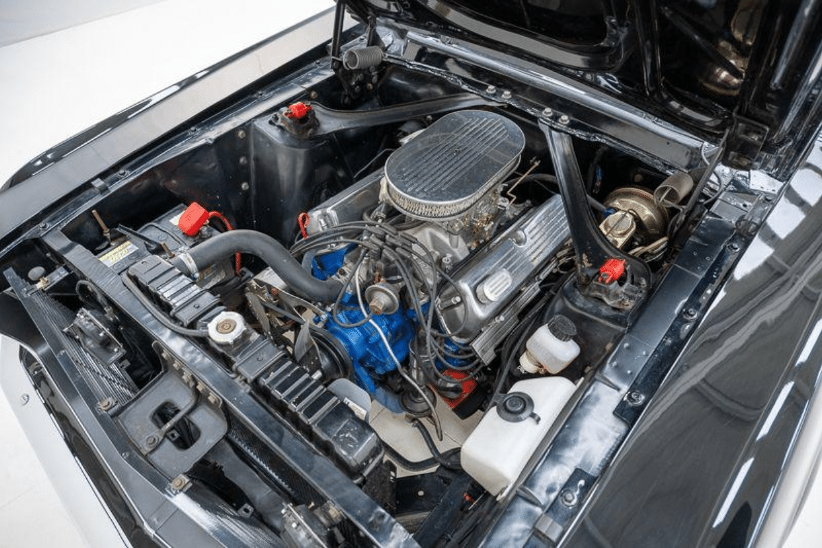 FORD Mustang Fastback V8 - 1968 vue du moteur