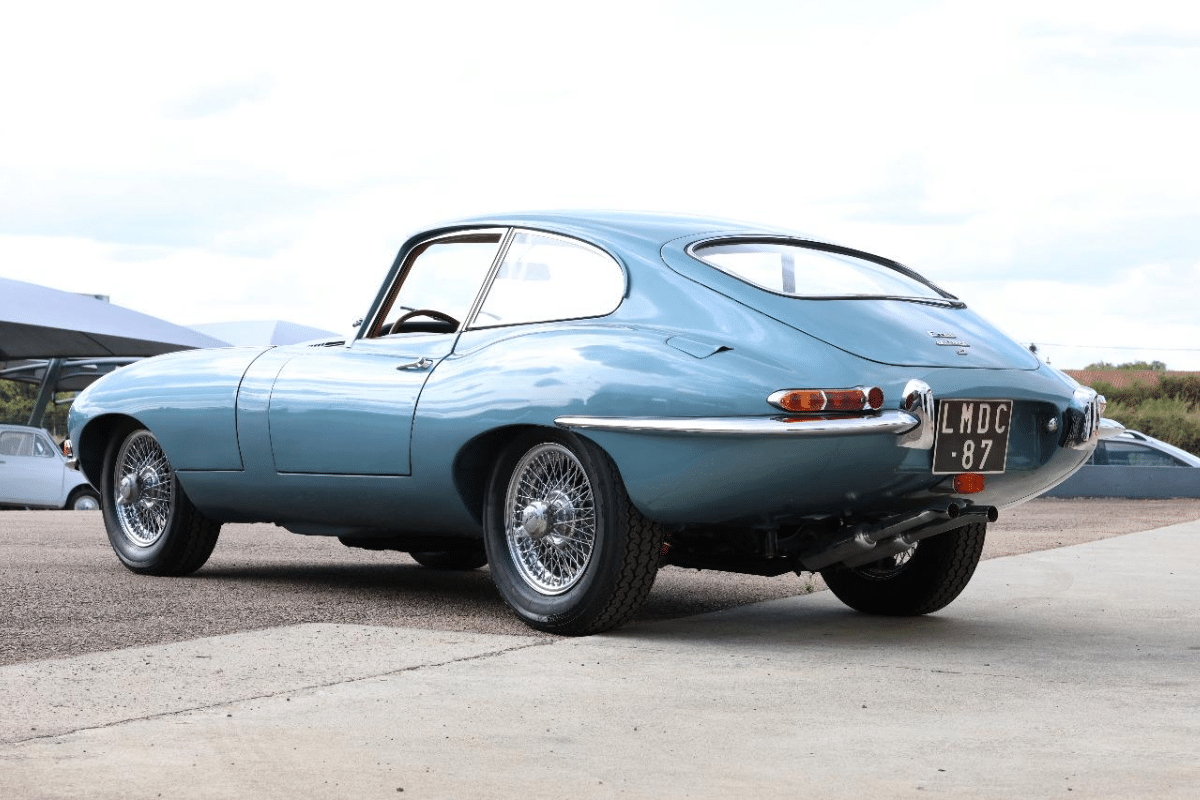 JAGUAR Type E Série 1 4.2 - 1965 vue de derrière
