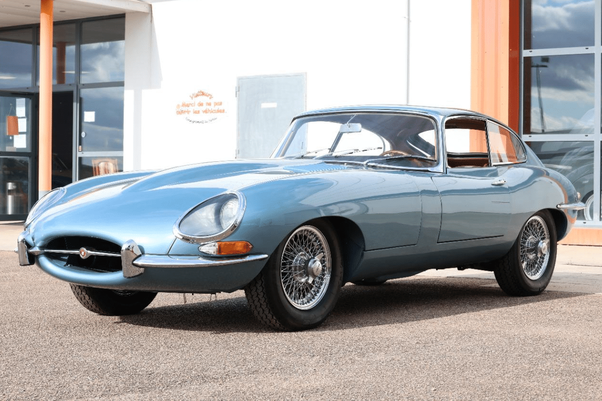 JAGUAR Type E Série 1 4.2 - 1965 vue de face