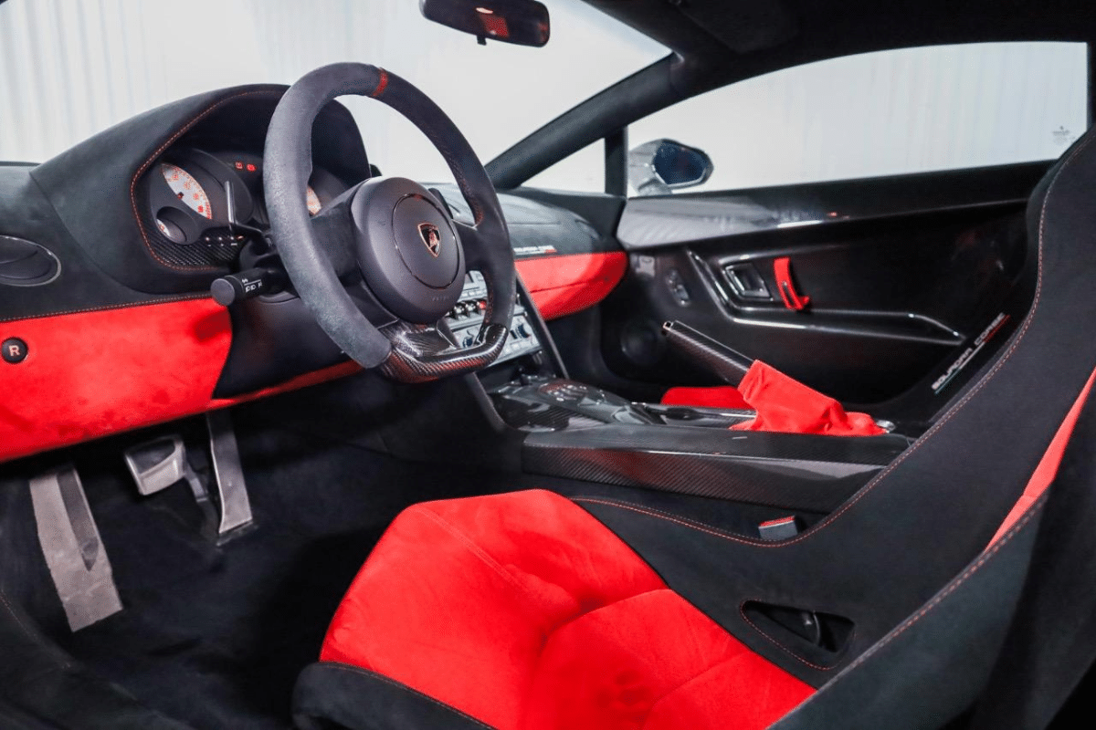 LAMBORGHINI Gallardo SQUADRA CORSE vue du volant