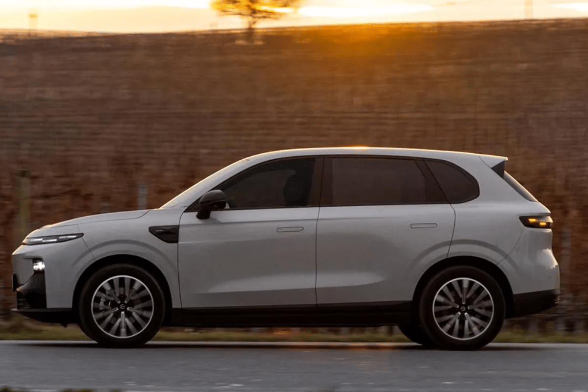 Leapmotor B10 Hybrid vu de profil