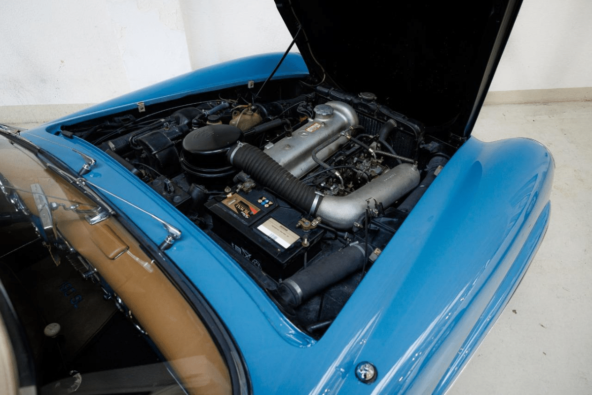 MERCEDES 190 SL - 1961 vue du moteur