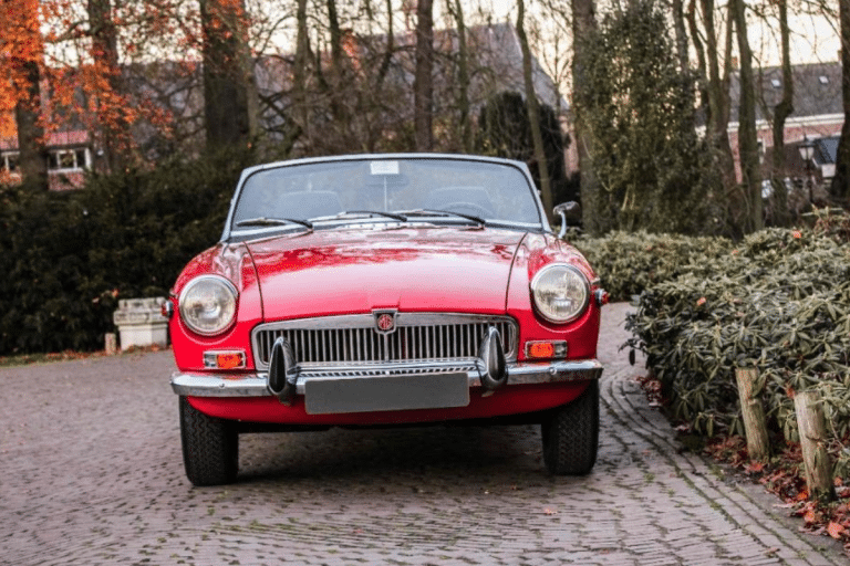 Importée des États-Unis, deux propriétaires et restauration soignée : cette MG MGB à vendre