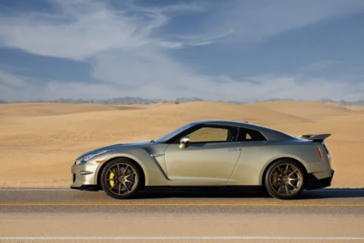 Nissan GT-R R35 vu de profil