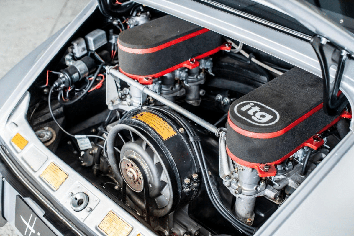 PORSCHE 911 2.0L 1965 - 1965 vue du moteur