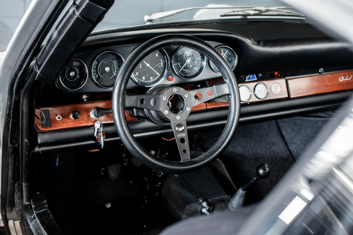 PORSCHE 911 2.0L 1965 - 1965 vue du volant