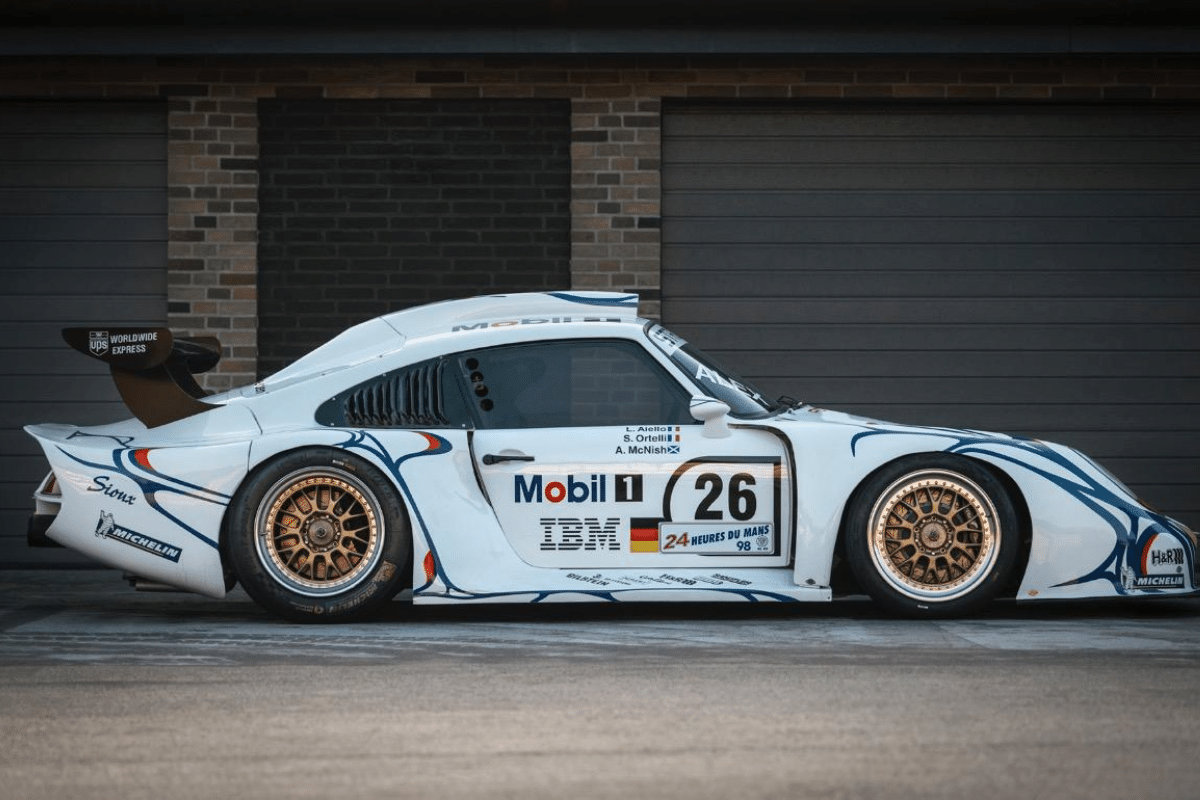 PORSCHE 911 GT1 Bi-Turbo - 1997 vue de profil