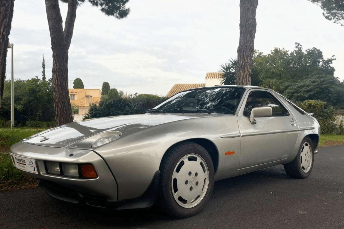 PORSCHE 928 S - 1981 vue de face