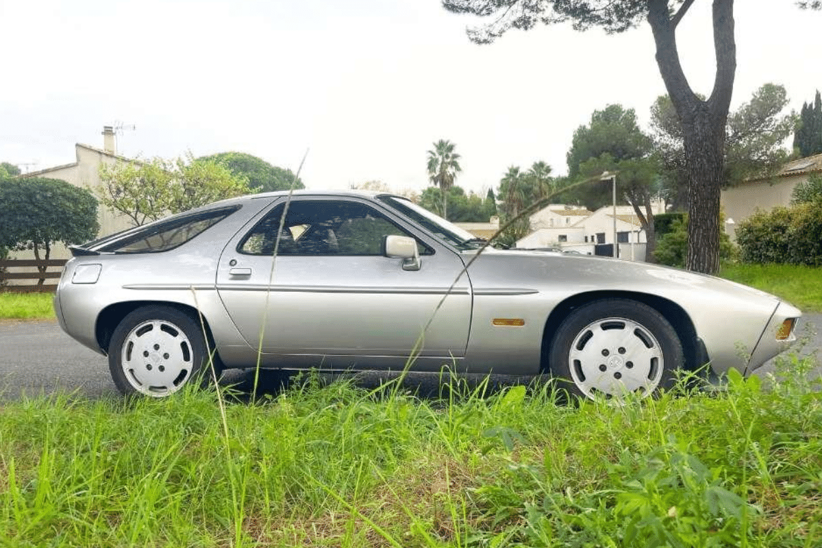 PORSCHE 928 S - 1981 vue de profil