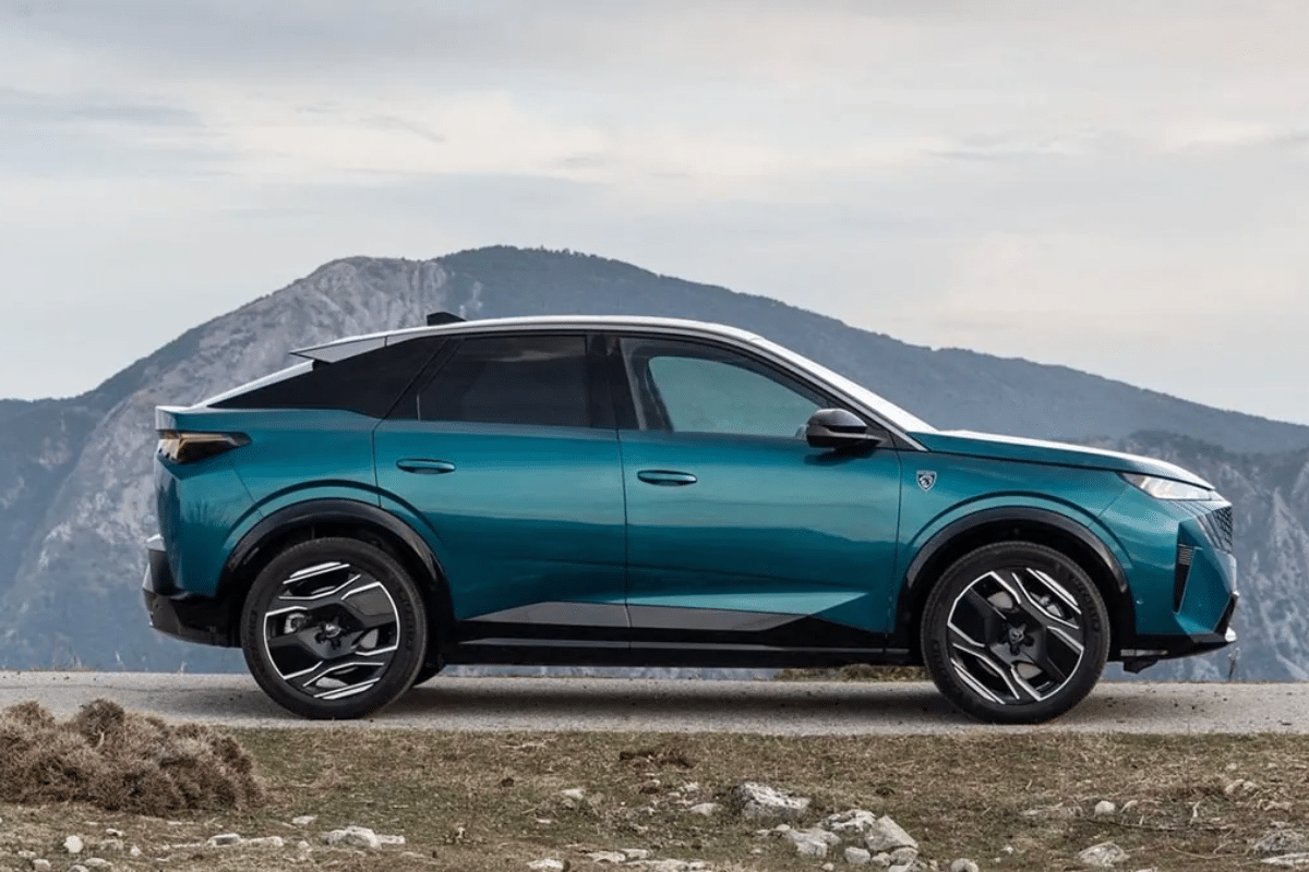 Peugeot 3008 Hybrid vu de profil