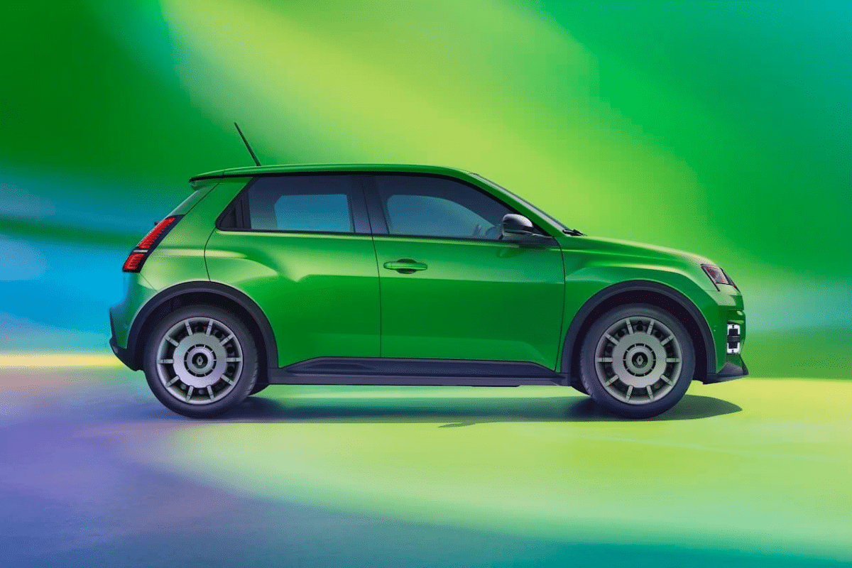 Renault 5 électrique vue de profil