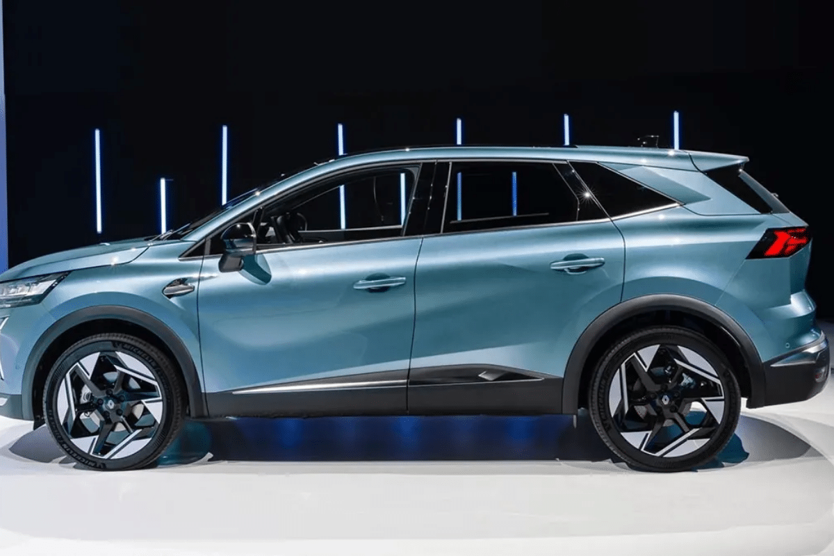 Renault Symbioz Full Hybrid E-Tech 160 vu de profil