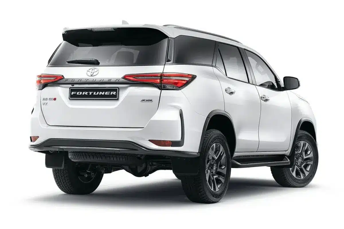 Toyota Fortuner Leader Edition vue arrière