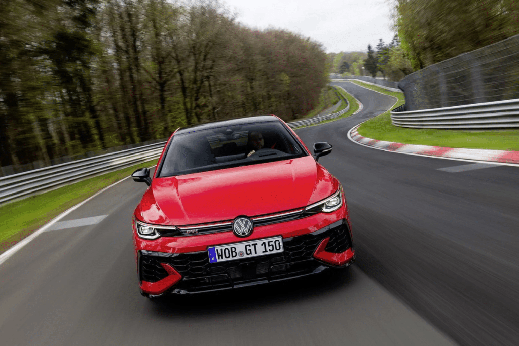 Volkswagen Golf GTI Edition 50 : la GTI de série la plus puissante de l’histoire débarque en France