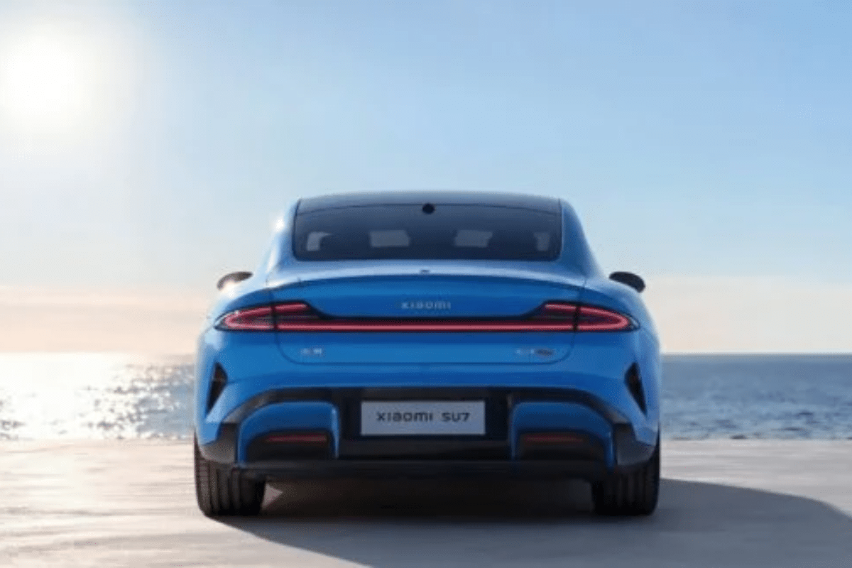 Xiaomi SU7 vue arrière