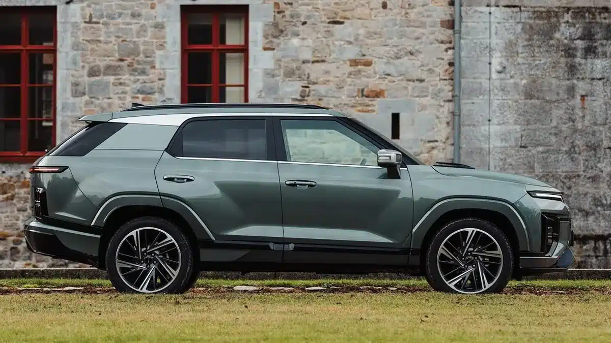 KGM Actyon Hybrid vu de profil