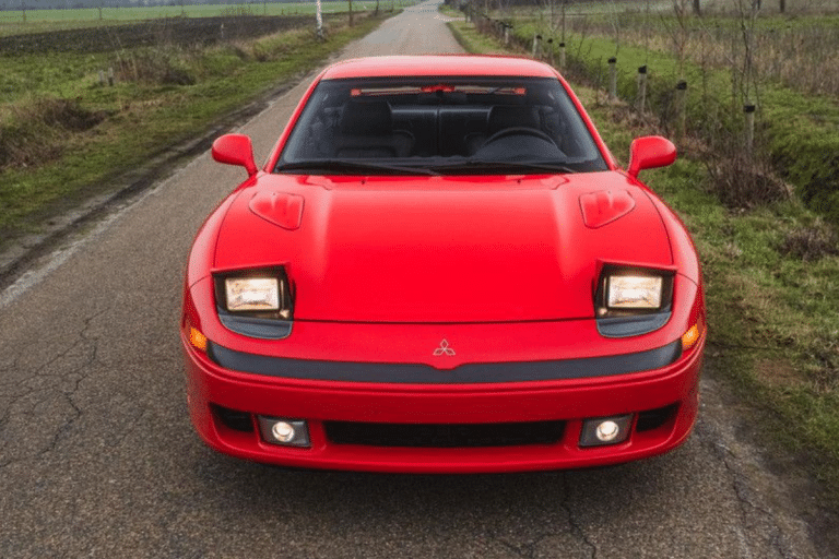 V6 Twin Turbo, transmission intégrale et 6 944 km d’origine : cette Mitsubishi 3000 GT VR-4 de 1992 est à vendre