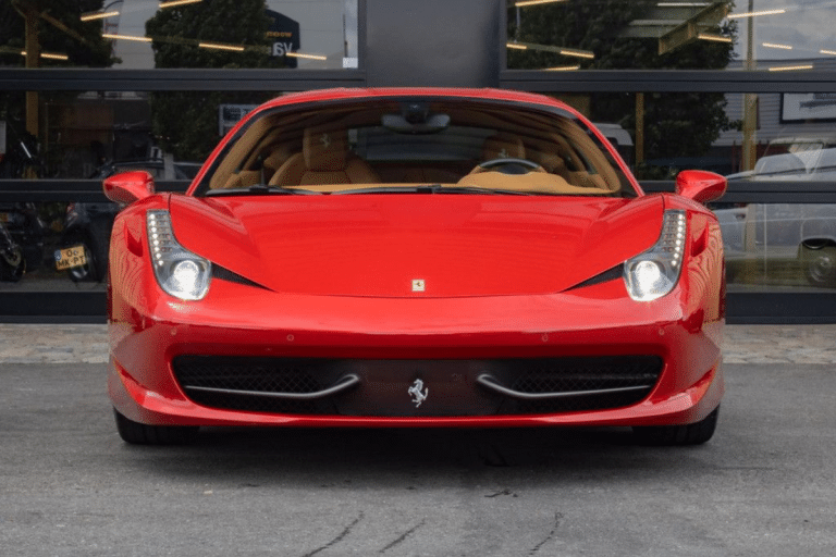 Teinte Rosso Fuoco Tailor Made, V8 atmosphérique et configuration exclusive : cette Ferrari 458 Italia de 2011 est à vendre